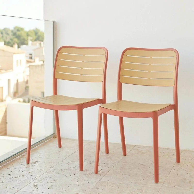 Silla Carolina, Color Terracota y Beige, con Espaldar de Líneas Horizontales