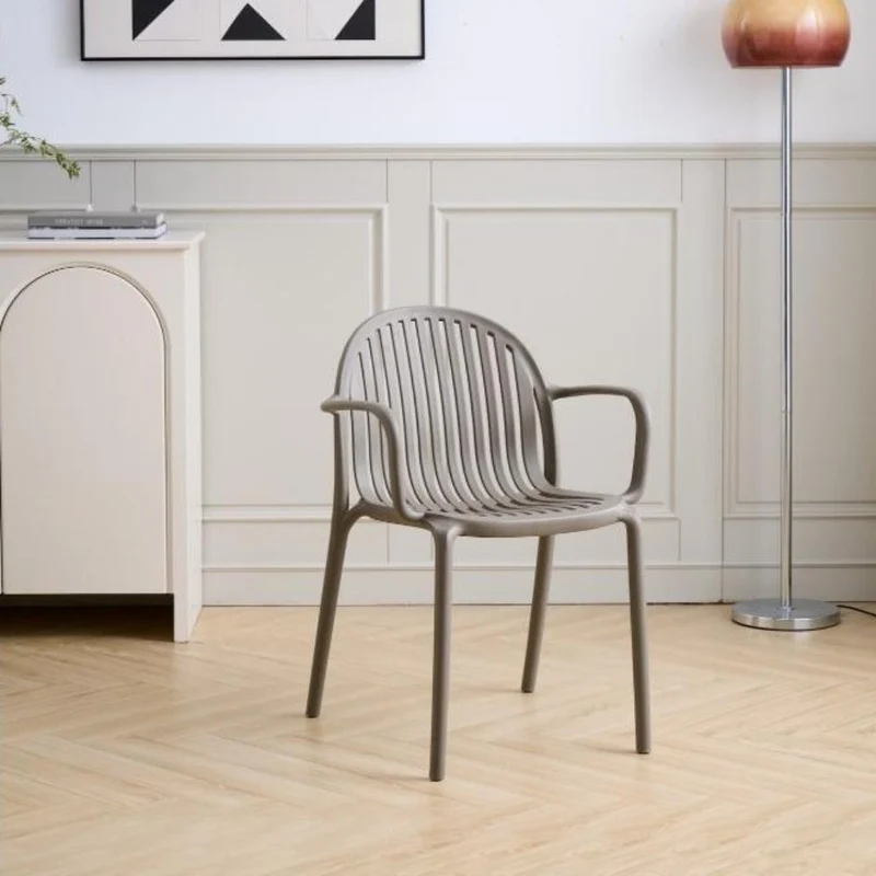 Silla Marruecos con Brazos, Taupe, con Espaldar en Rayas y Diseño Minimalista