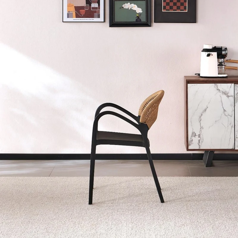 Silla Daytona, Negro y Café Claro, con Espaldar, Reposa Brazos y Diseño Minimalista
