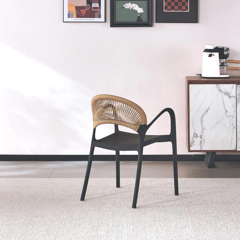 Silla Daytona, Negro y Café Claro, con Espaldar, Reposa Brazos y Diseño Minimalista