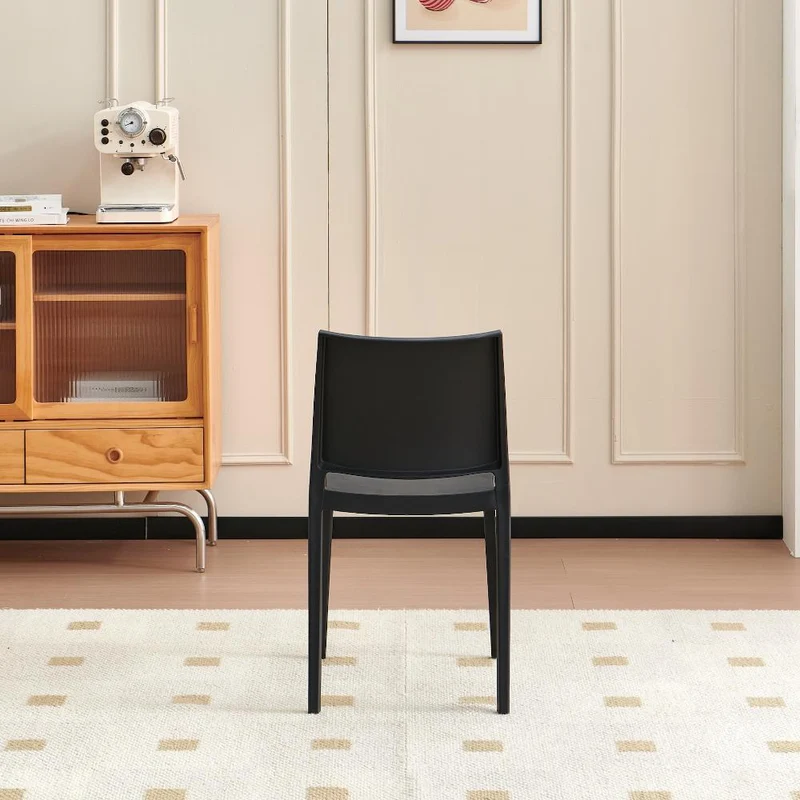 Silla Soho, Negro, con Espaldar Cerrado y Diseño Minimalista