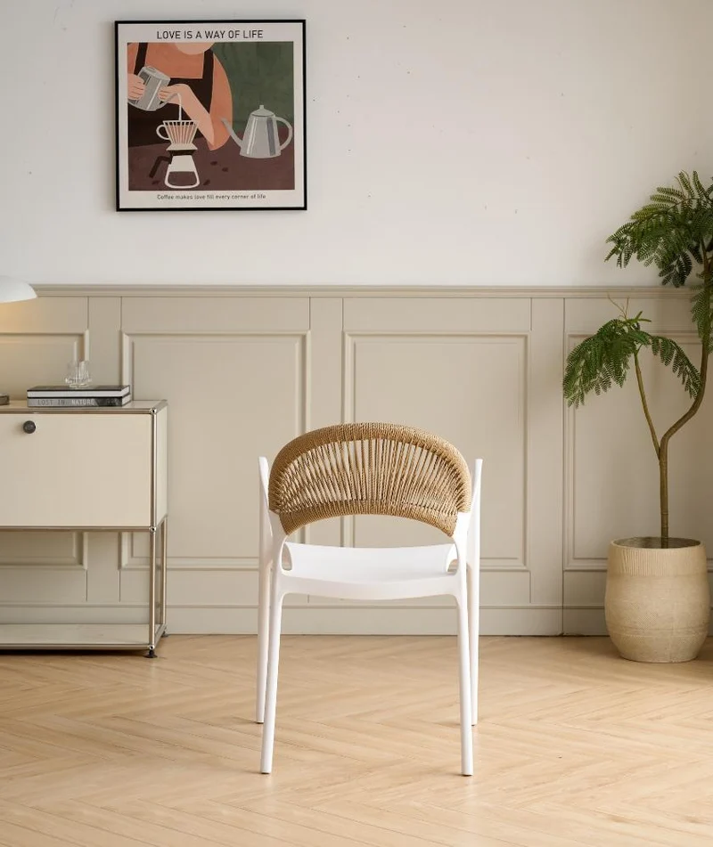 Silla Daytona, Blanco y Café Claro, con Espaldar, Reposa Brazos y Diseño Minimalista