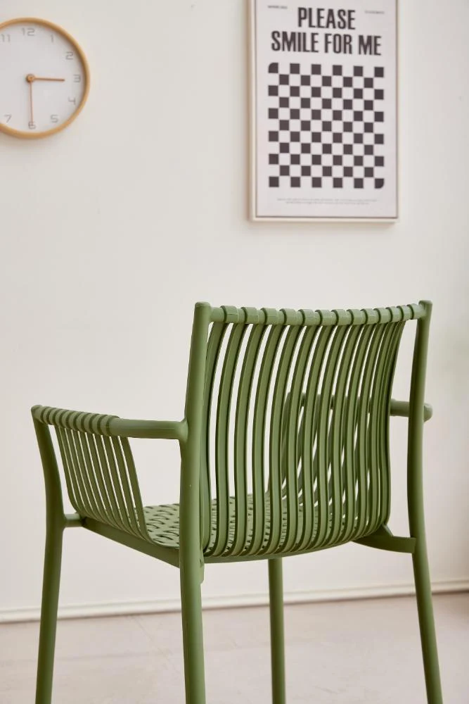 Silla Madrid con Brazos, Color Verde Olivo, con Espaldar y Diseño Moderno