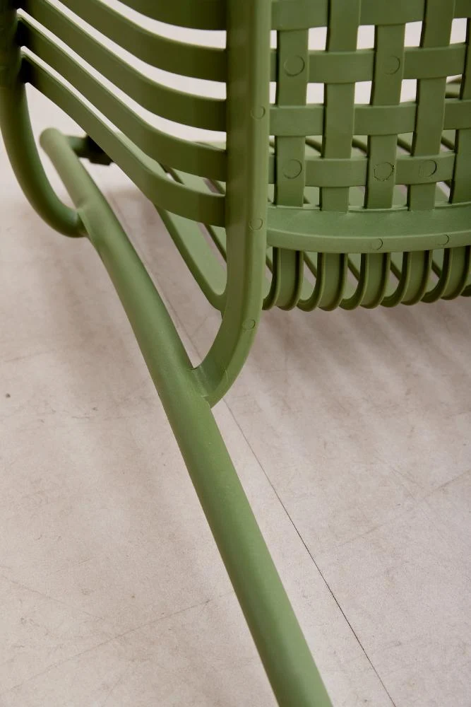 Silla Madrid con Brazos, Color Verde Olivo, con Espaldar y Diseño Moderno