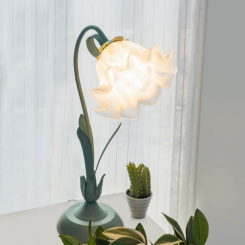 Contemporary Scandinavian Floral Disc Base Iron Acrylic 1-Light Table Lamp For Bedroom