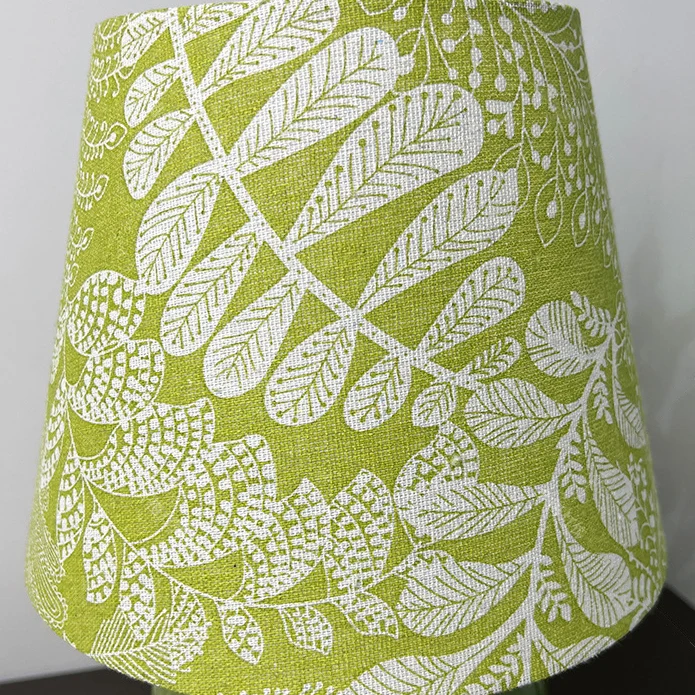 Modern Art Deco Round Vase Ceramic Base Leaf Floral Fabric Shade 1-Light Table Lamp For Living Room