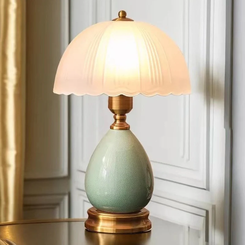 Traditional European Vase Ceramic Base Round Lace Dome Glass Shade 1-Light Table Lamp For Bedroom