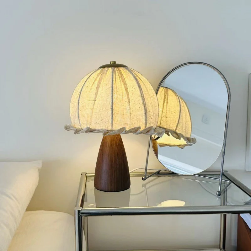 Traditional Vintage Ceramic Handmade Linen Flower Bud 1-Light Table Lamp For Bedroom
