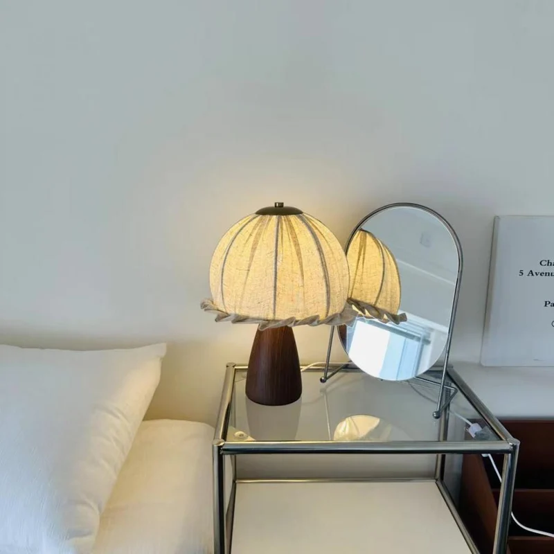 Traditional Vintage Ceramic Handmade Linen Flower Bud 1-Light Table Lamp For Bedroom
