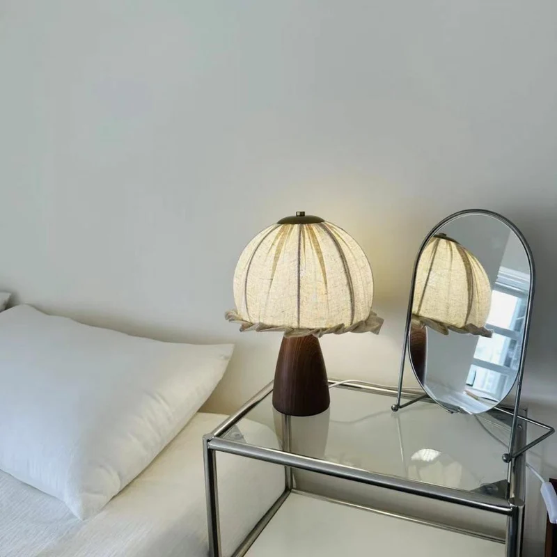 Traditional Vintage Ceramic Handmade Linen Flower Bud 1-Light Table Lamp For Bedroom