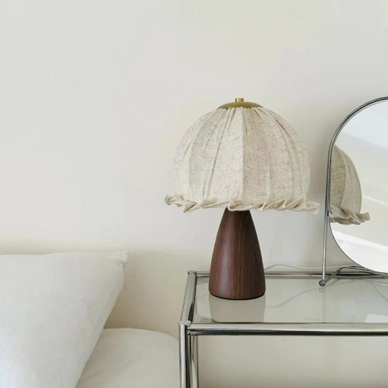 Traditional Vintage Ceramic Handmade Linen Flower Bud 1-Light Table Lamp For Bedroom