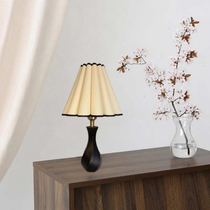 Traditional Vintage Drum Wood Fabric 1-Light Table Lamp For Living Room