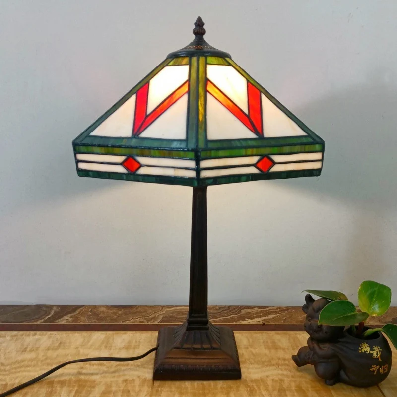 Traditional Vintage Tapered Round Square Glass Resin 1-Light Table Lamp For Living Room