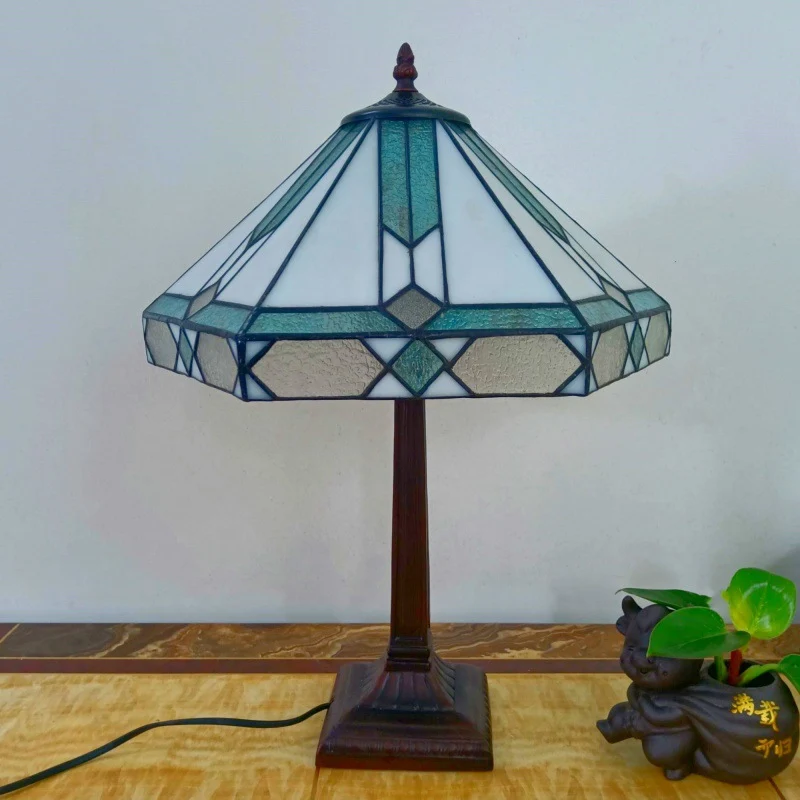 Traditional Vintage Tapered Round Square Glass Resin 1-Light Table Lamp For Living Room