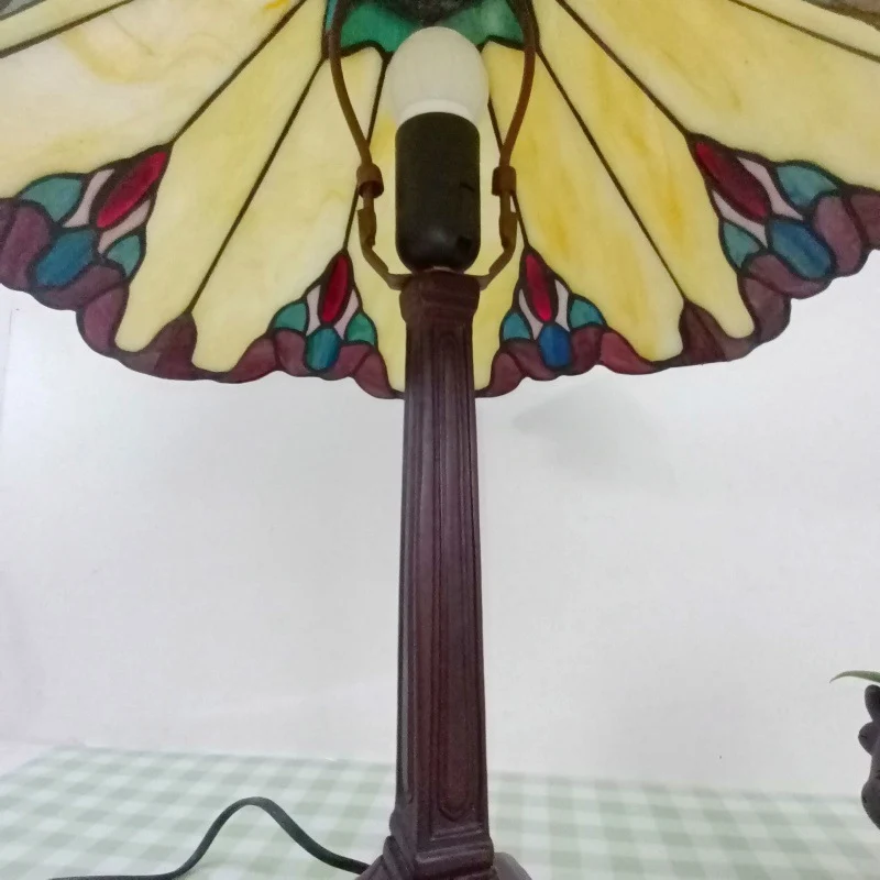 Traditional Tiffany Conical Square Glass Resin 1-Light Table Lamp For Living Room