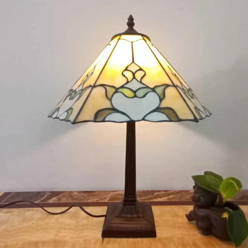 Traditional Tiffany Conical Square Glass Resin 1-Light Table Lamp For Living Room