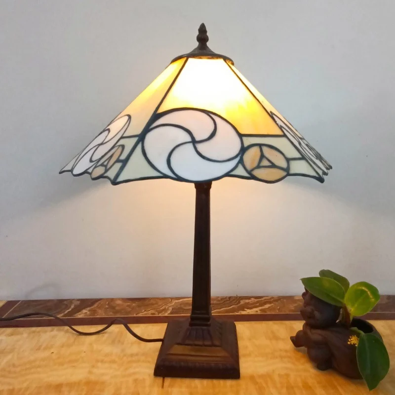 Traditional Tiffany Conical Square Glass Resin 1-Light Table Lamp For Living Room