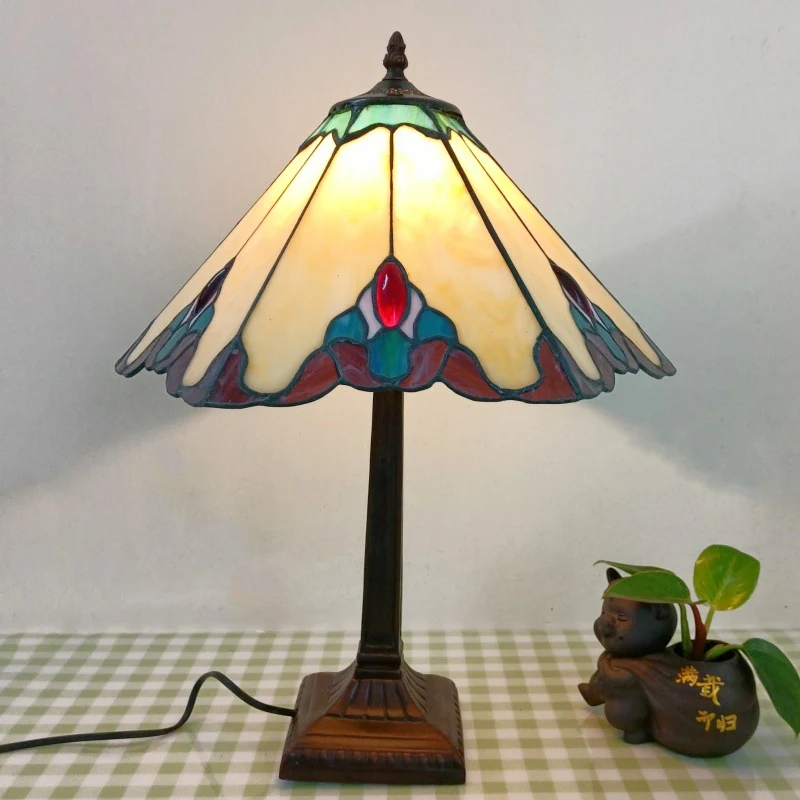 Traditional Tiffany Conical Square Glass Resin 1-Light Table Lamp For Living Room