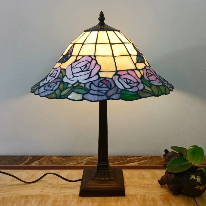 Traditional Tiffany Conical Square Glass Resin 1-Light Table Lamp For Living Room
