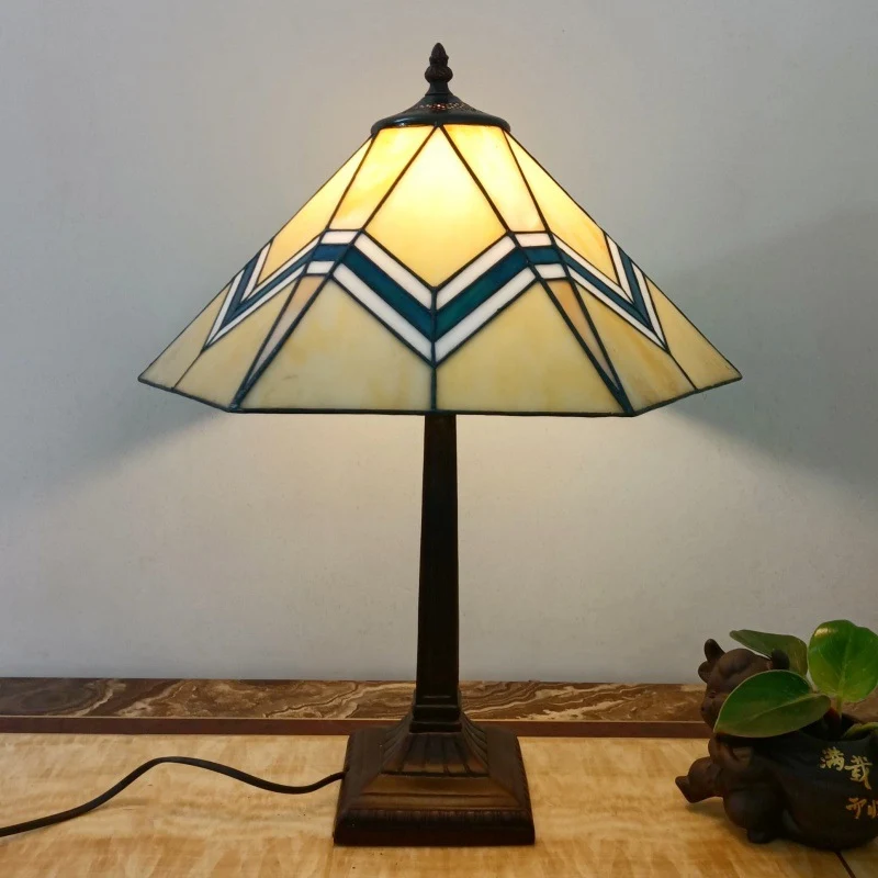 Traditional Tiffany Conical Square Glass Resin 1-Light Table Lamp For Living Room
