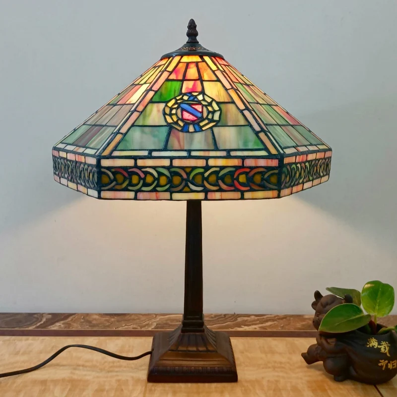 Traditional Tiffany Conical Square Glass Resin 1-Light Table Lamp For Living Room