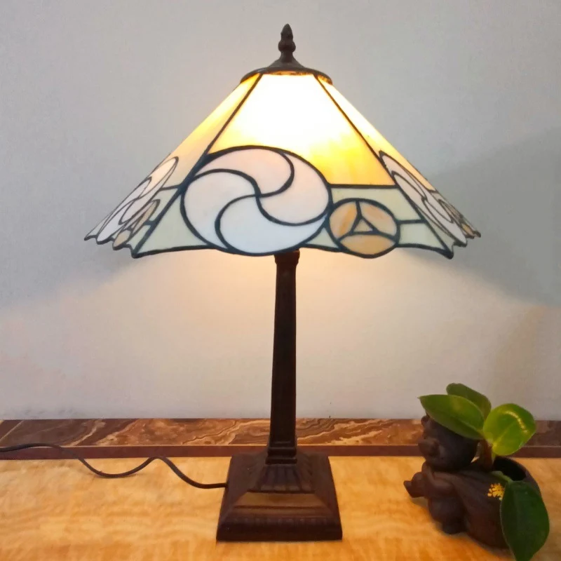 Traditional Tiffany Conical Square Glass Resin 1-Light Table Lamp For Living Room
