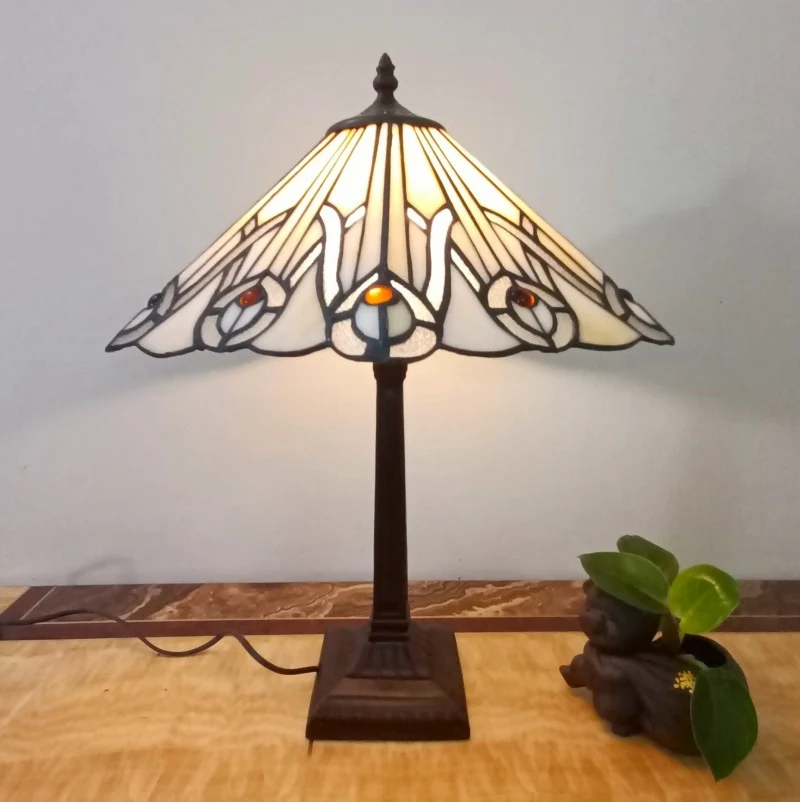 Traditional Tiffany Conical Square Glass Resin 1-Light Table Lamp For Living Room