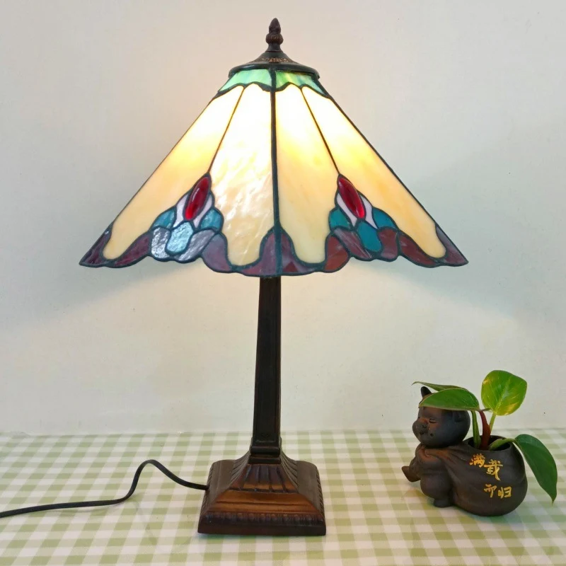 Traditional Tiffany Conical Square Glass Resin 1-Light Table Lamp For Living Room