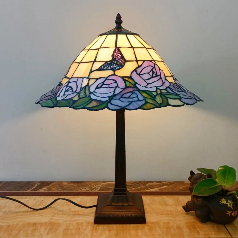 Traditional Tiffany Conical Square Glass Resin 1-Light Table Lamp For Living Room
