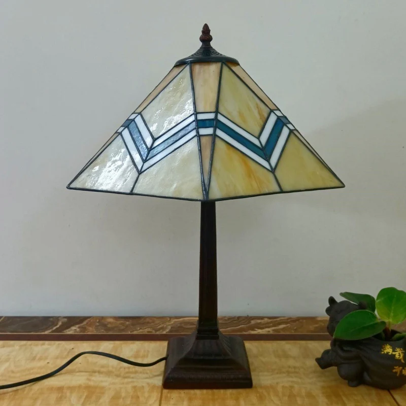 Traditional Tiffany Conical Square Glass Resin 1-Light Table Lamp For Living Room