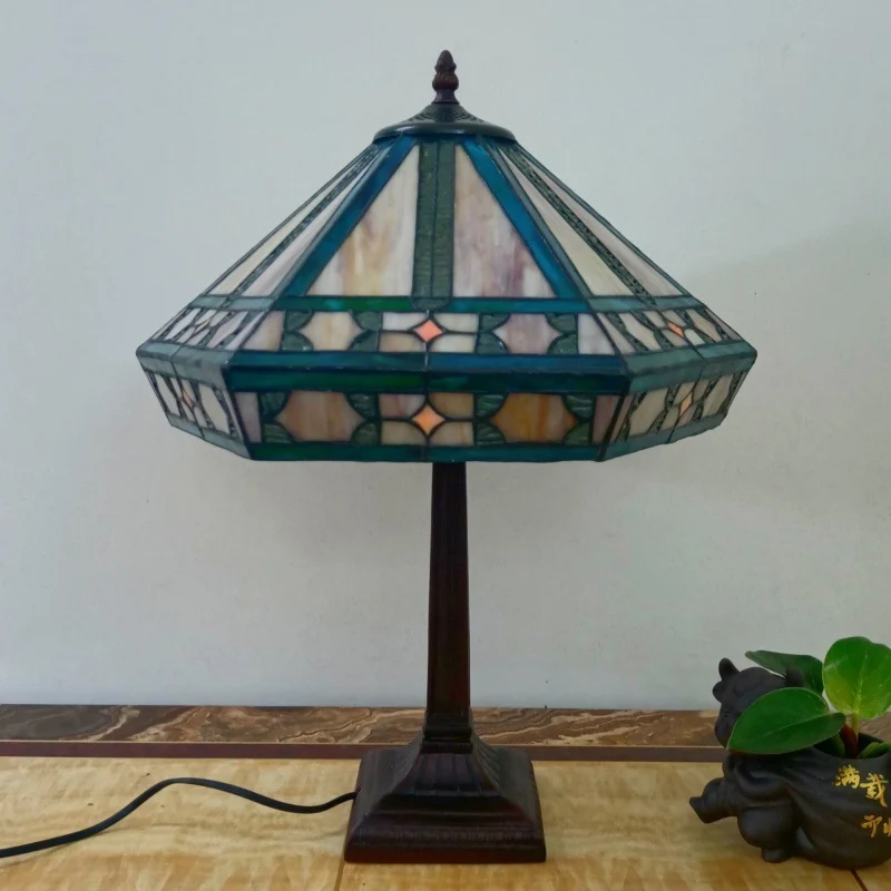 Traditional Tiffany Conical Square Glass Resin 1-Light Table Lamp For Living Room