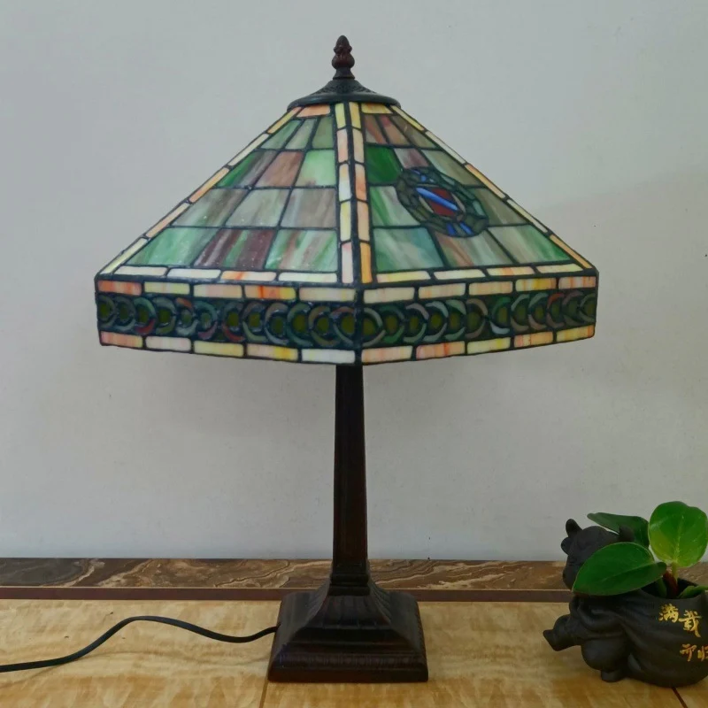 Traditional Tiffany Conical Square Glass Resin 1-Light Table Lamp For Living Room