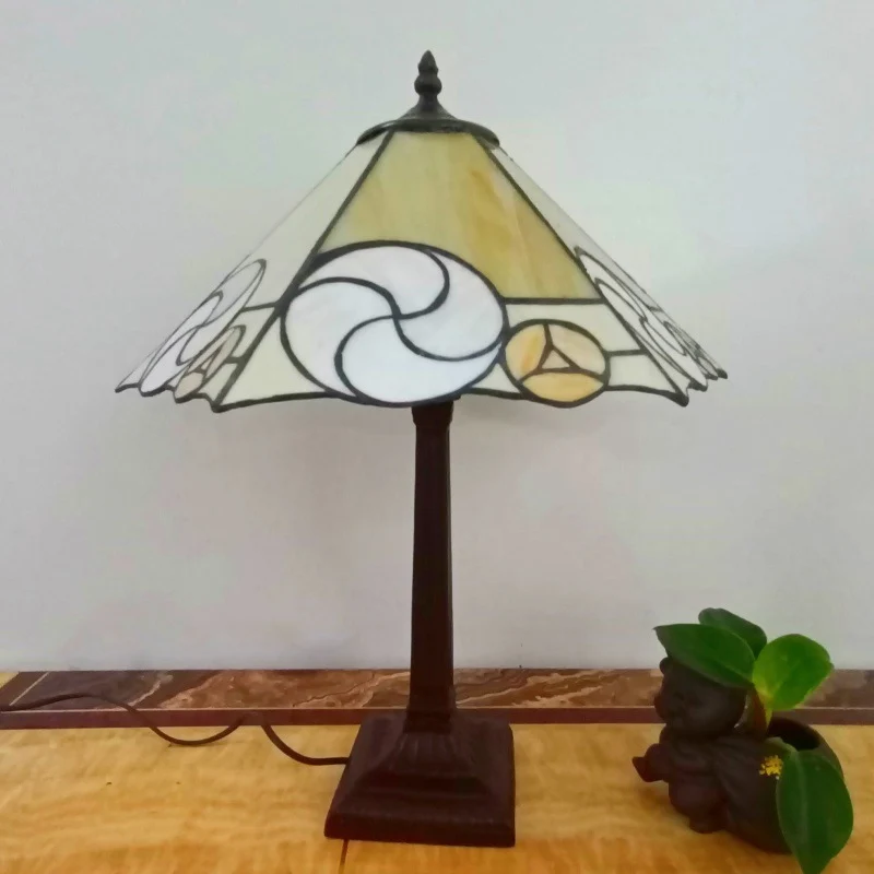 Traditional Tiffany Conical Square Glass Resin 1-Light Table Lamp For Living Room