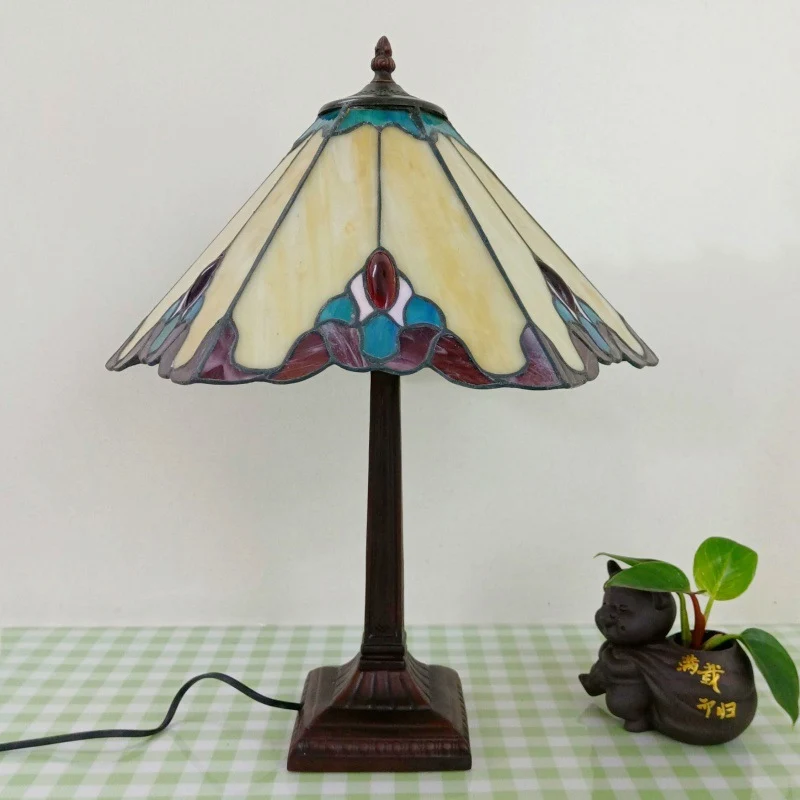 Traditional Tiffany Conical Square Glass Resin 1-Light Table Lamp For Living Room