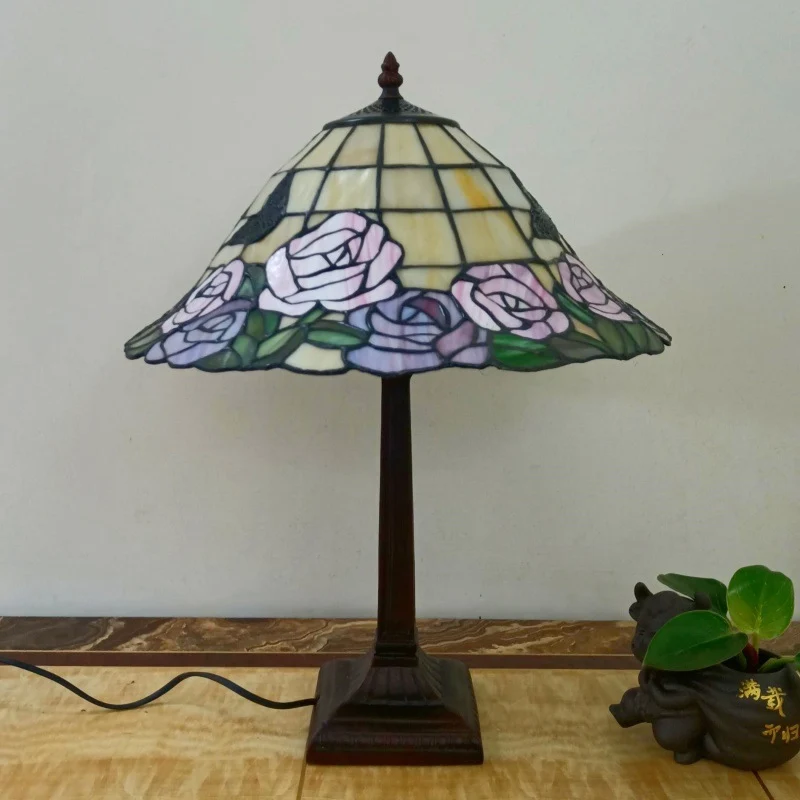 Traditional Tiffany Conical Square Glass Resin 1-Light Table Lamp For Living Room