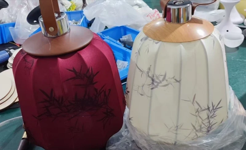 Traditional Chinese Cylinder Wood Fabric LED Table Lamp For Living Room