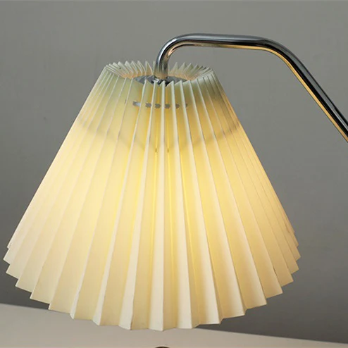 Traditional Vintage Umbrella Round Pleated Fabric Wood USB 1-Light Table Lamp For Living Room