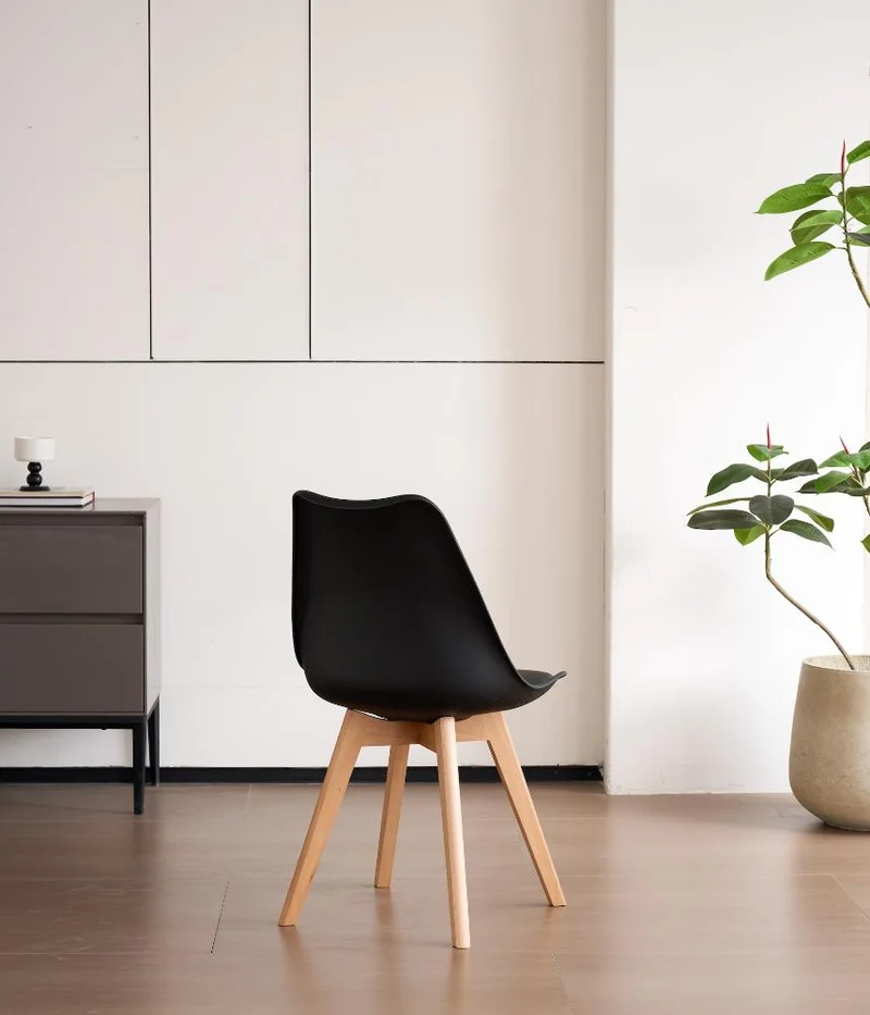 Silla Fyn, Negro, Diseño Minimalista con Espaldar, Cojín y Patas de Madera