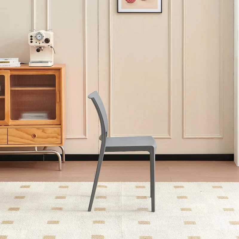 Silla Soho, Gris Oscuro, con Espaldar Cerrado y Diseño Minimalista