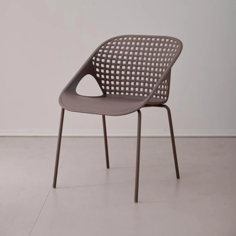 Silla Senit con Brazos, Color Taupe, con Espaldar y Diseño Moderno