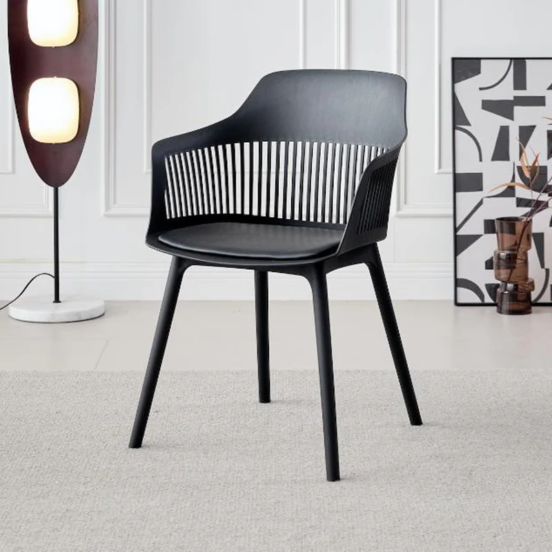 Silla con Cojín Max, Color Negro, con Espaldar en Rejilla