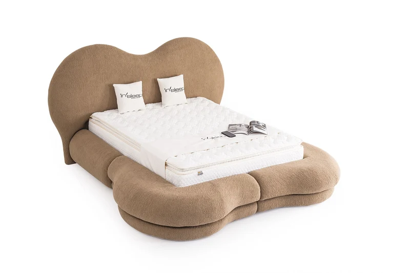 Letto Matrimoniale Maldiv in Tessuto Bouclé con Design Organico