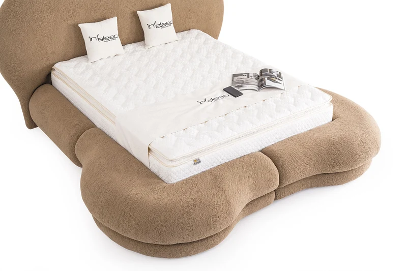 Letto Matrimoniale Maldiv in Tessuto Bouclé con Design Organico