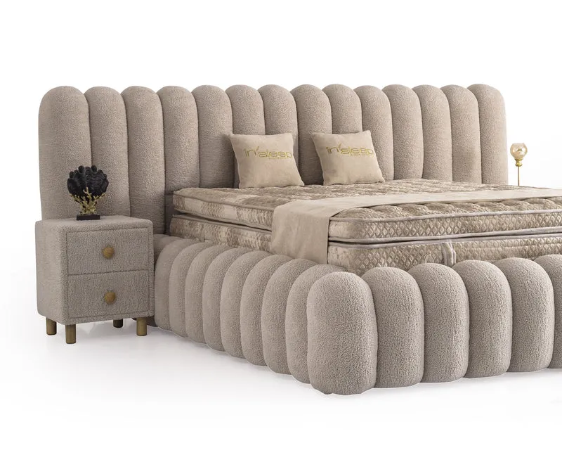Letto Matrimoniale Marsel in Tessuto Bouclé con Effetto Nuvola