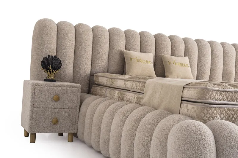 Letto Matrimoniale Marsel in Tessuto Bouclé con Effetto Nuvola