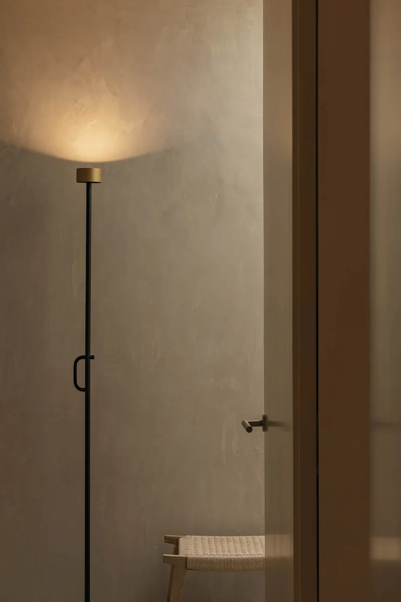 Satin black steel and aluminium floor lamp Ø17,5 x 184,8 cm