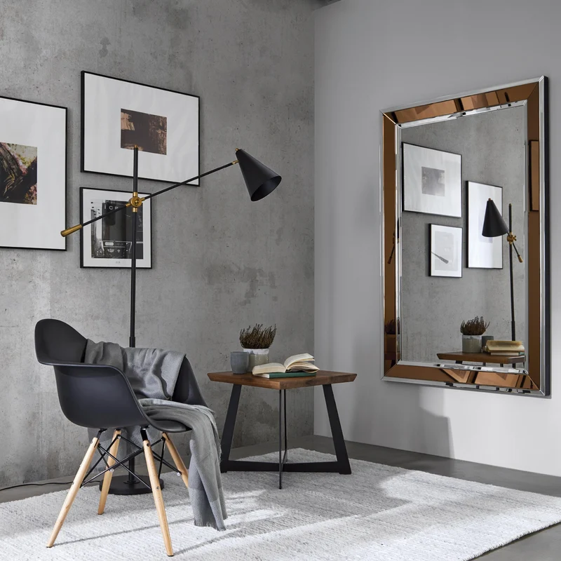 Mirror in gold glass
