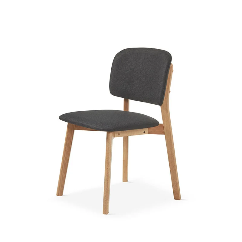 Chair in natural solid wood