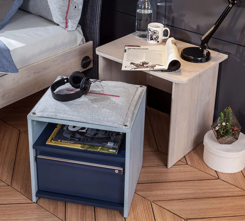 Comodino Moderno Trio con Tavolino Separabile, Design Funzionale per Spazi Giovani e Organizzati