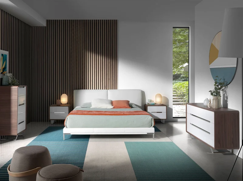 Chest of drawers in white, walnut and chrome-plated steel